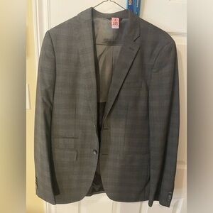 Kenneth Cole suit, jacket is 40T/L/L and pants are 32x32.